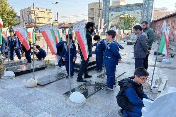 محفل نور و معرفت در ایام فاطمیه؛ تجلیل از سیره حضرت زهرا(س) در دبستان آیت‌الله طالقانی آمل