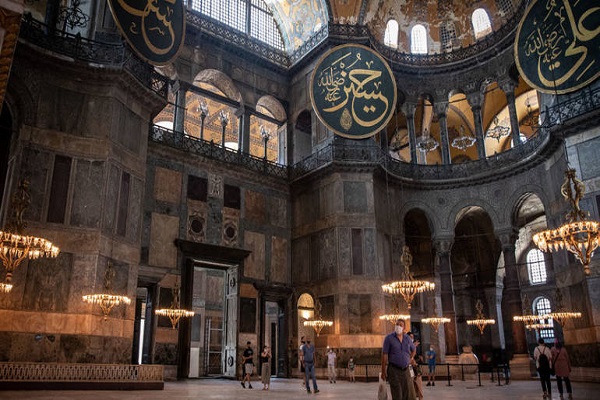 Perubahan Museum Hagia Sophia Menjadi Masjid; Gelombang Kegembiraan Disertai dengan Kritik
