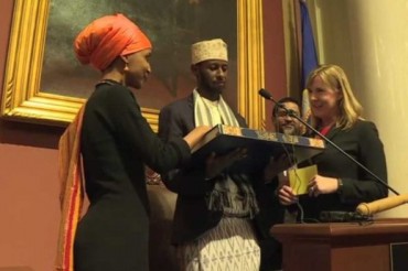 Stati Uniti:prima donna musulmana con hijab in Congresso del Minnesota