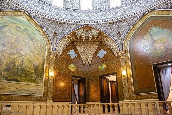 Larawan-Bidyo

Museo ng Sining Iraniano: Palasyo ng Marmar ng Tehran sa mga Larawan